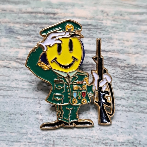 Walmart Associate Employee Smiley Soldier Pin - Picture 1 of 2